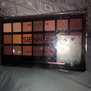 Profusion sienna pallet. Brand new unopened